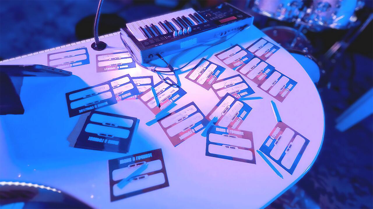 Guests submitting song requests during a duelling pianos performance