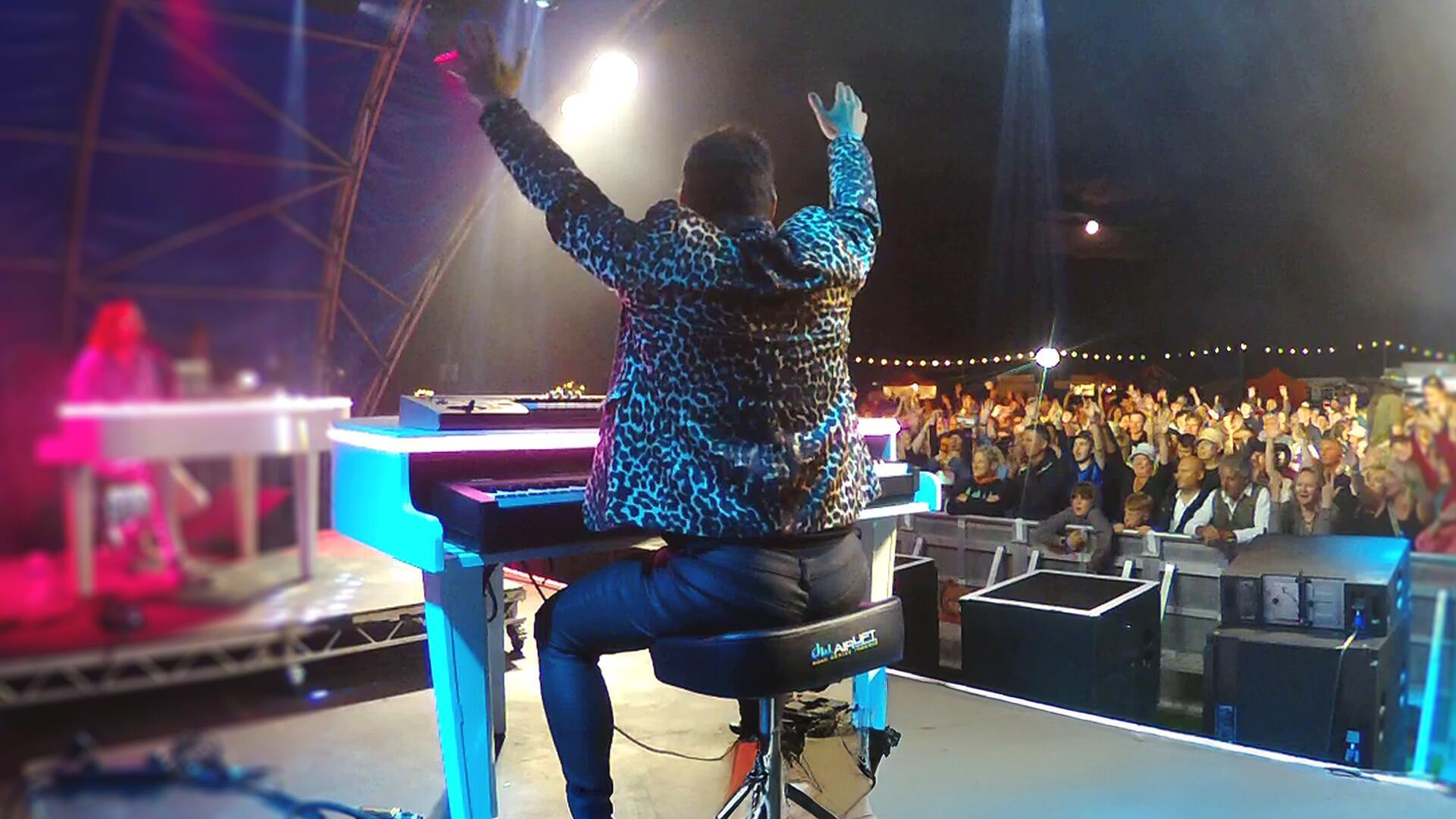 Hire professional Duelling Pianos in London. High-energy, interactive live piano entertainment featuring two performers, audience requests, and non-stop fun — fully self-contained with pianos and sound system.