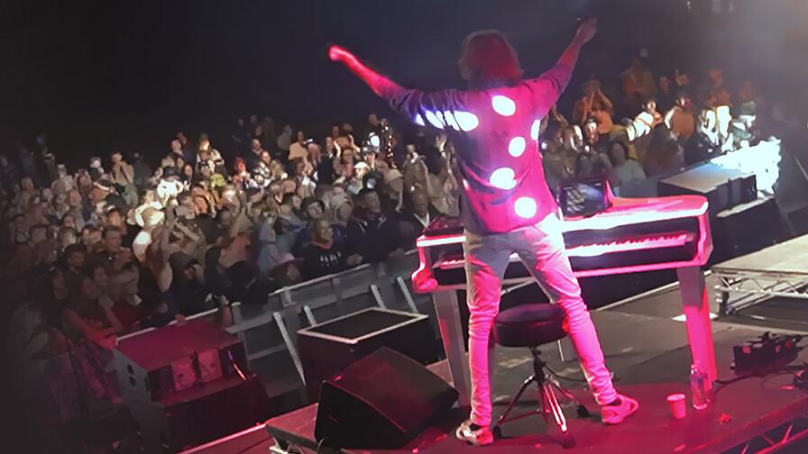 Piano entertainer interacting directly with the audience