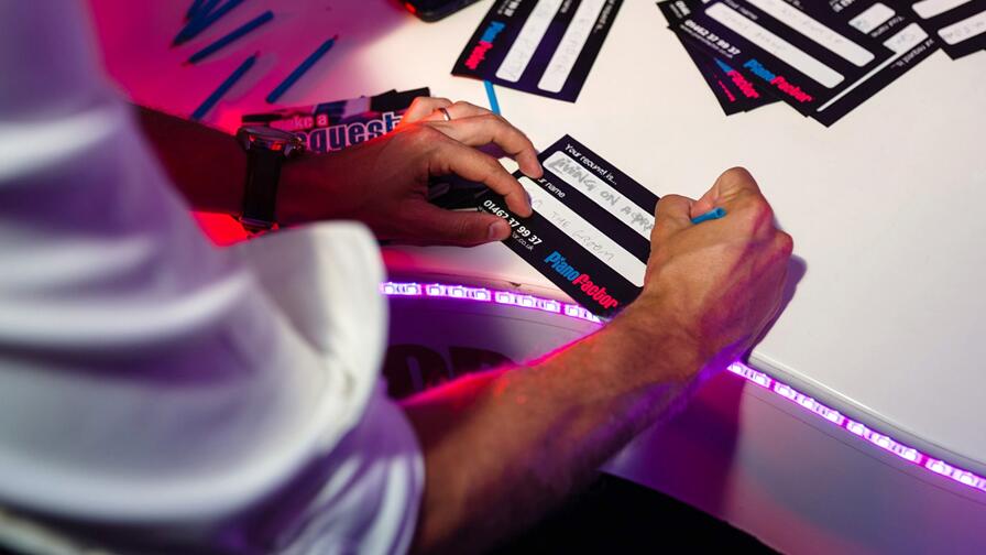 Guests making song requests during the show