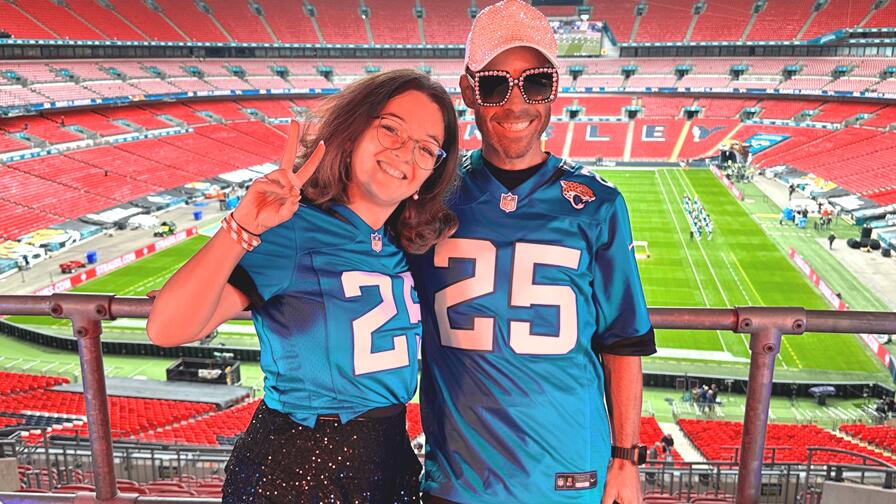 Duelling pianos entertainers performing live