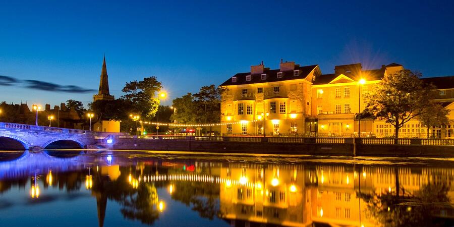 Piano Entertainer hire in Bedford for weddings and events